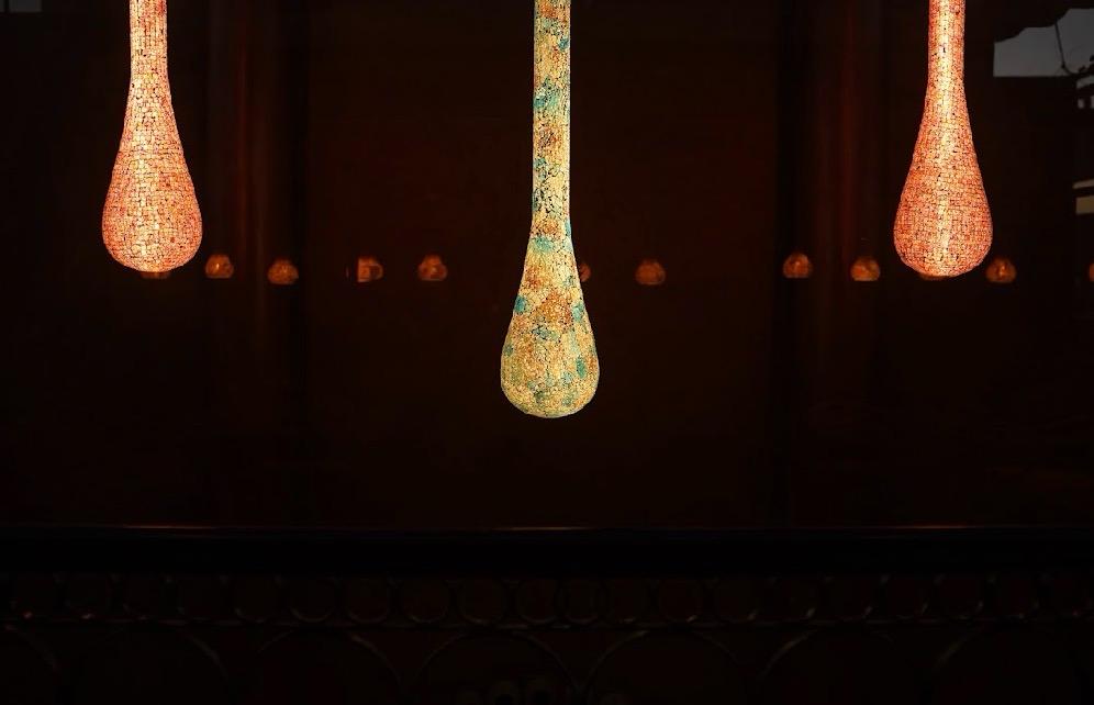 Teardrop pendant lamps